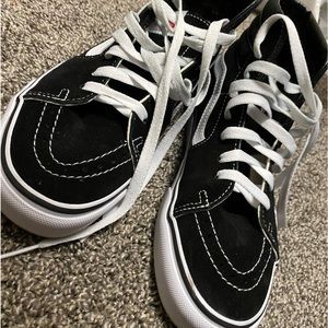Sk8 Hi Black & White SZ9